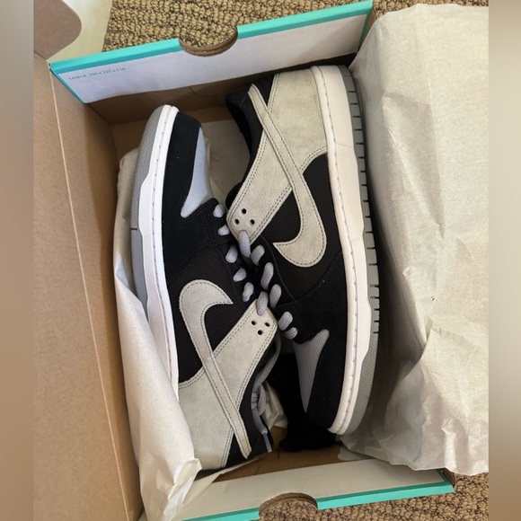 New in Box Nike SB Zoom Dunk Low Pro Black wolf Grey White Size 11 - Picture 3 of 3
